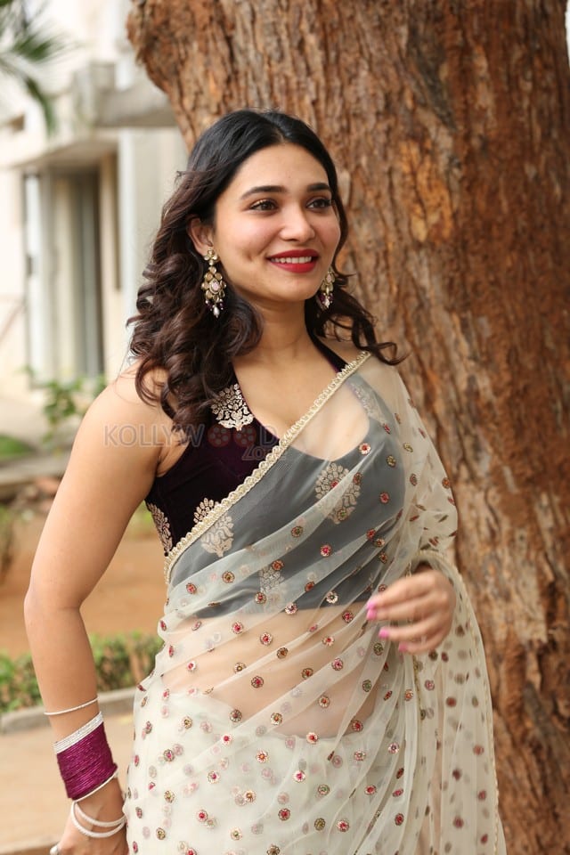 Actress Jenifer Emmanuel at Paramapada Sopanam Movie Press Meet Pictures 15