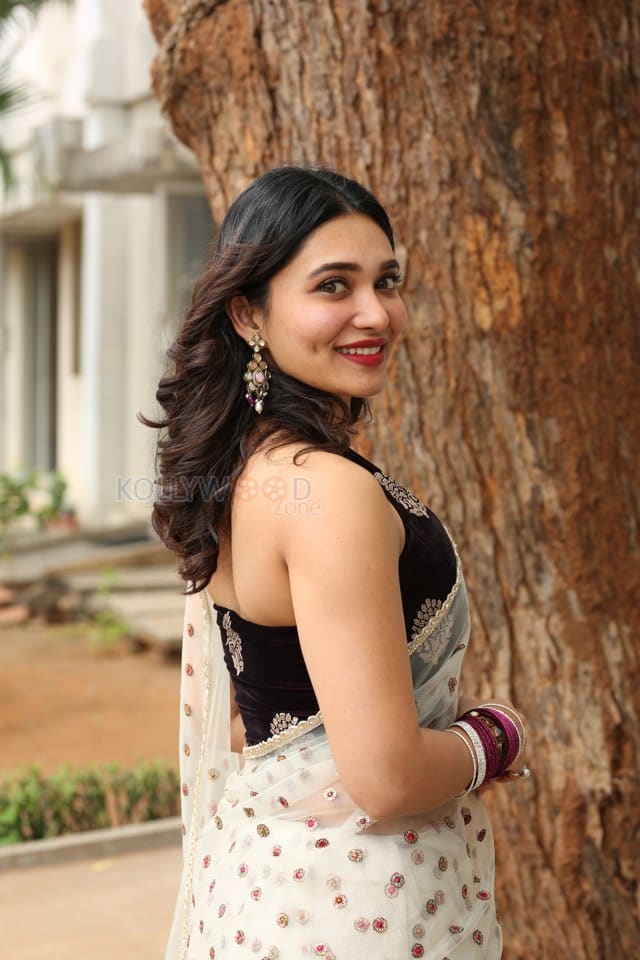 Actress Jenifer Emmanuel at Paramapada Sopanam Movie Press Meet Pictures 16