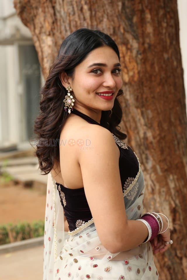 Actress Jenifer Emmanuel at Paramapada Sopanam Movie Press Meet Pictures 18