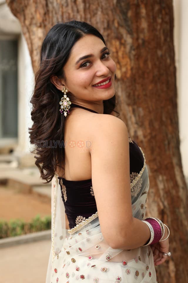 Actress Jenifer Emmanuel at Paramapada Sopanam Movie Press Meet Pictures 19