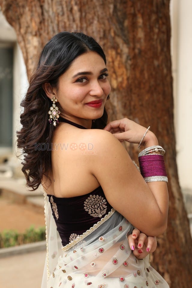 Actress Jenifer Emmanuel at Paramapada Sopanam Movie Press Meet Pictures 20