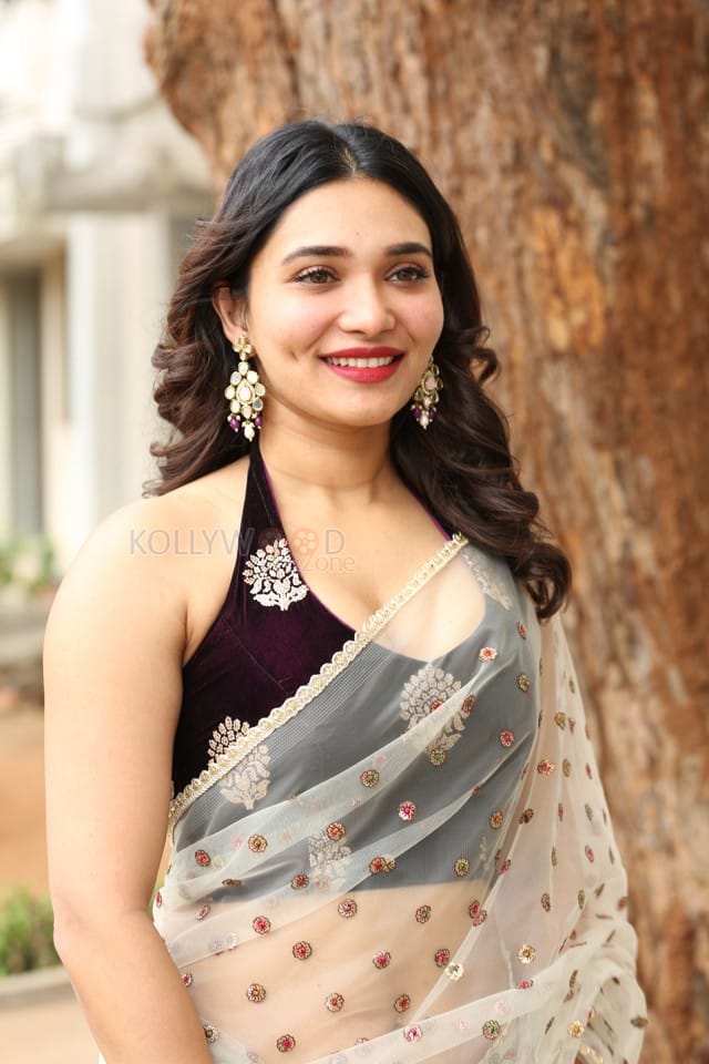Actress Jenifer Emmanuel at Paramapada Sopanam Movie Press Meet Pictures 22