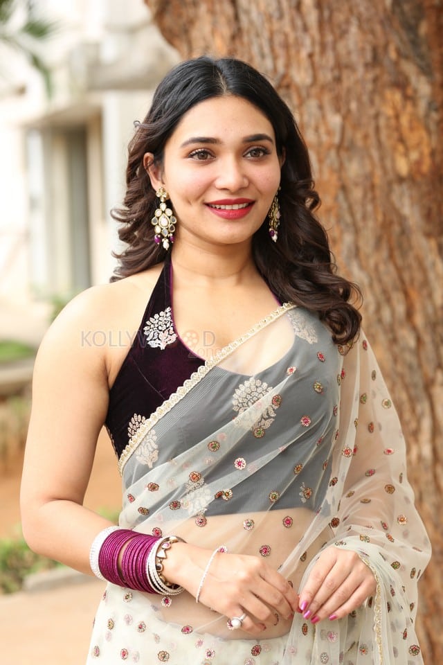 Actress Jenifer Emmanuel at Paramapada Sopanam Movie Press Meet Pictures 23