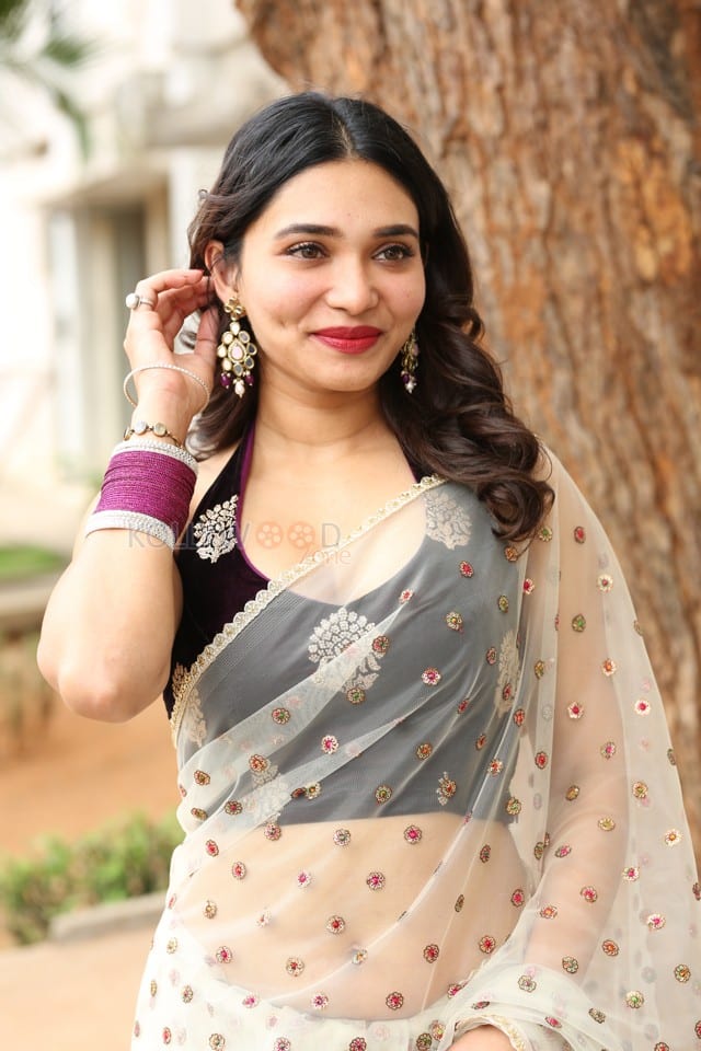 Actress Jenifer Emmanuel at Paramapada Sopanam Movie Press Meet Pictures 24