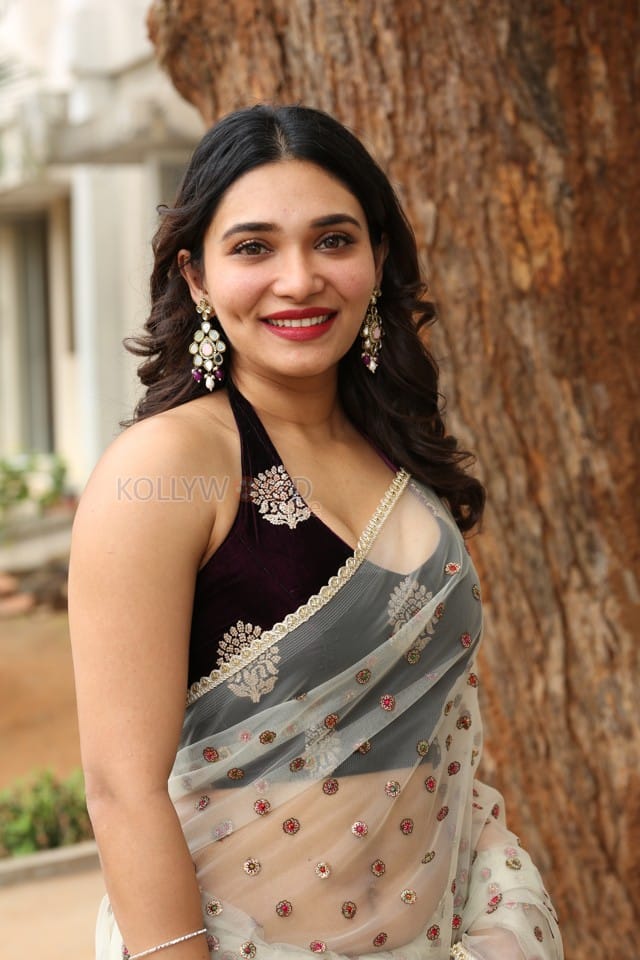 Actress Jenifer Emmanuel at Paramapada Sopanam Movie Press Meet Pictures 26