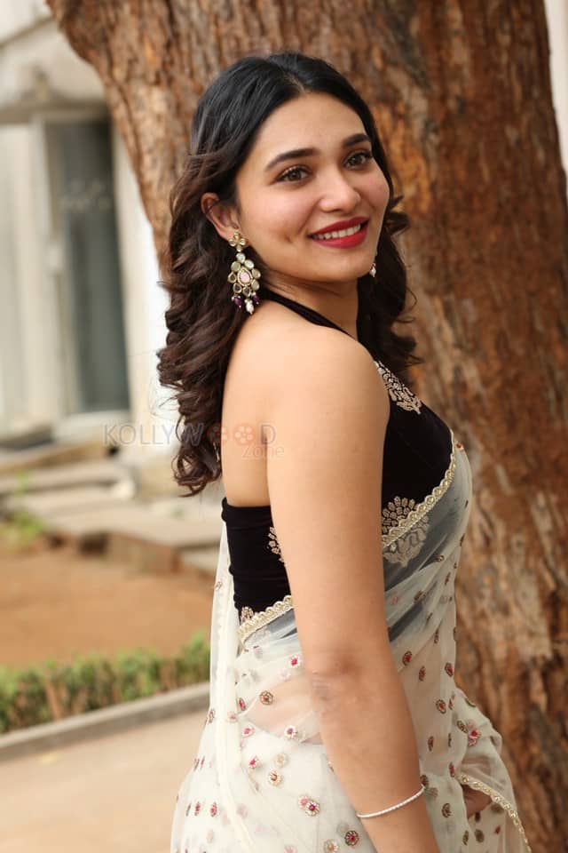 Actress Jenifer Emmanuel at Paramapada Sopanam Movie Press Meet Pictures 27