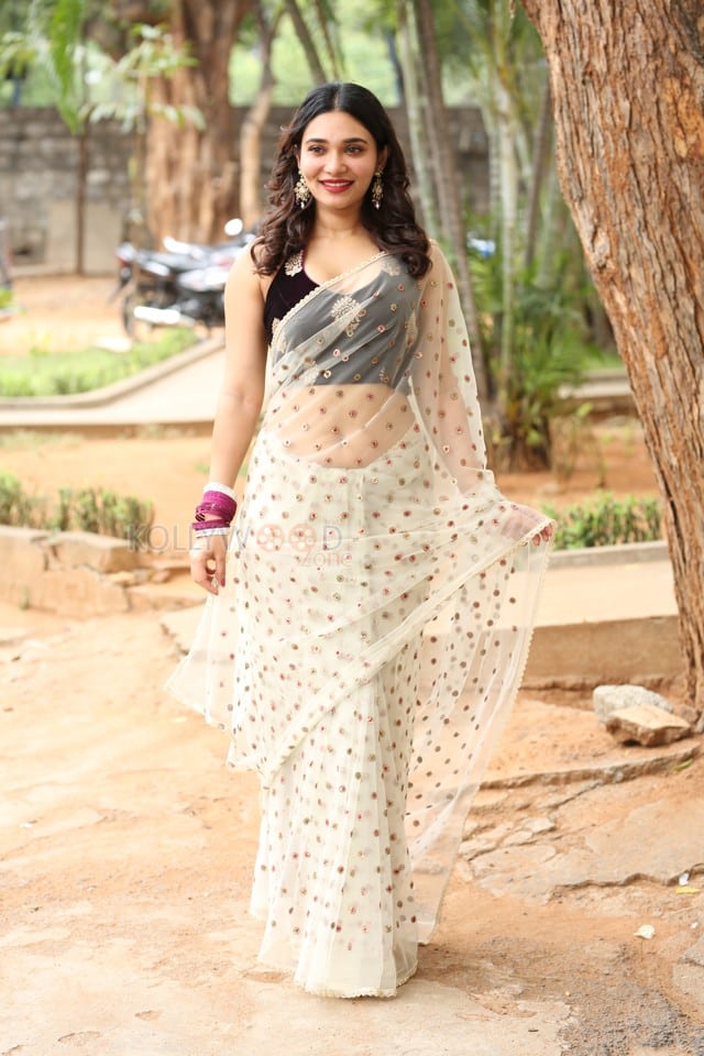 Actress Jenifer Emmanuel at Paramapada Sopanam Movie Press Meet Pictures 30