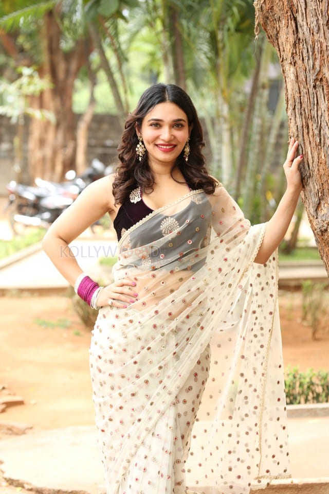 Actress Jenifer Emmanuel at Paramapada Sopanam Movie Press Meet Pictures 32