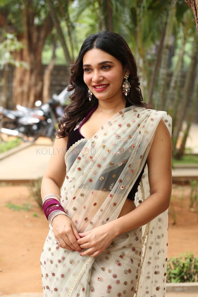Actress Jenifer Emmanuel at Paramapada Sopanam Movie Press Meet Pictures 39