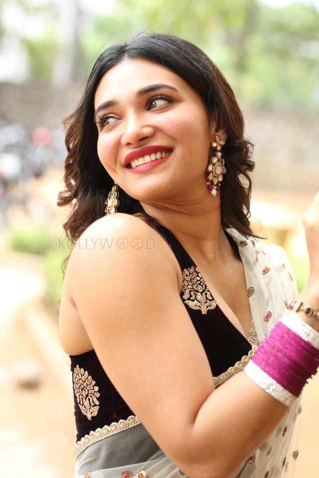 Actress Jenifer Emmanuel at Paramapada Sopanam Movie Press Meet Pictures 40