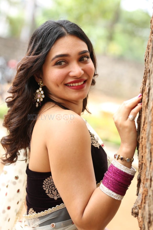 Actress Jenifer Emmanuel at Paramapada Sopanam Movie Press Meet Pictures 42