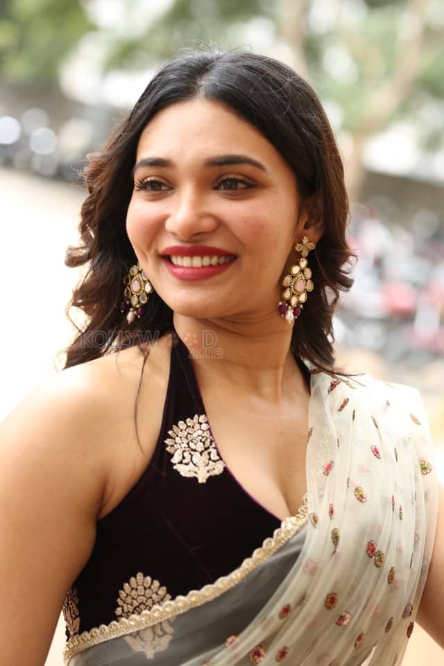 Actress Jenifer Emmanuel at Paramapada Sopanam Movie Press Meet Pictures 43