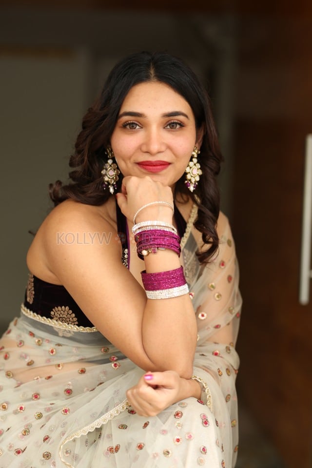Actress Jenifer Emmanuel at Paramapada Sopanam Movie Press Meet Pictures 49