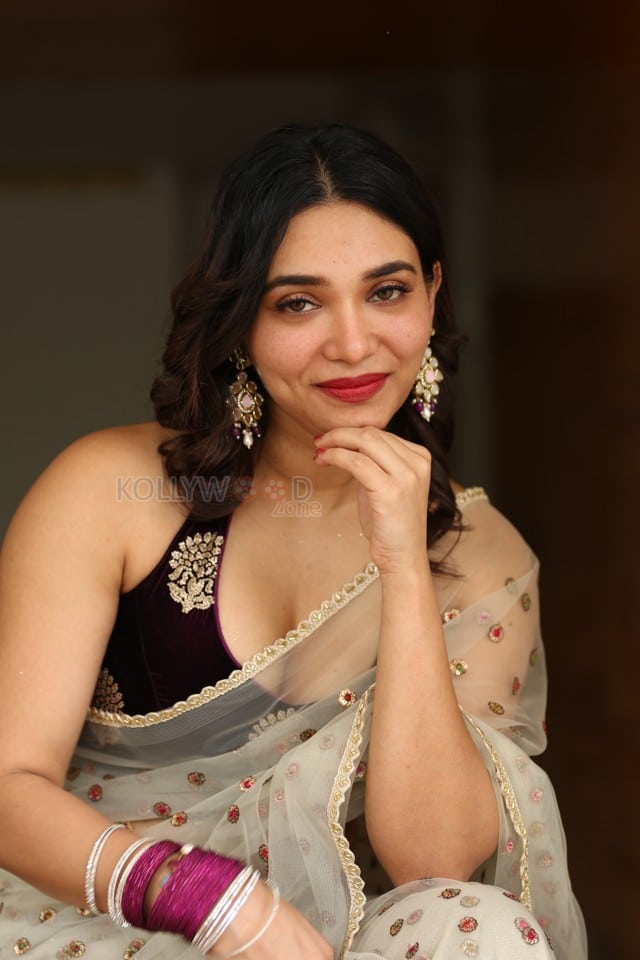 Actress Jenifer Emmanuel at Paramapada Sopanam Movie Press Meet Pictures 52