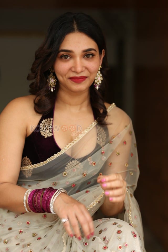 Actress Jenifer Emmanuel at Paramapada Sopanam Movie Press Meet Pictures 53
