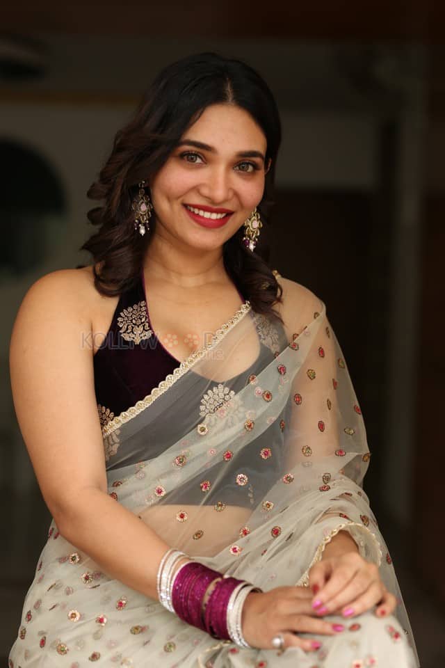 Actress Jenifer Emmanuel at Paramapada Sopanam Movie Press Meet Pictures 54