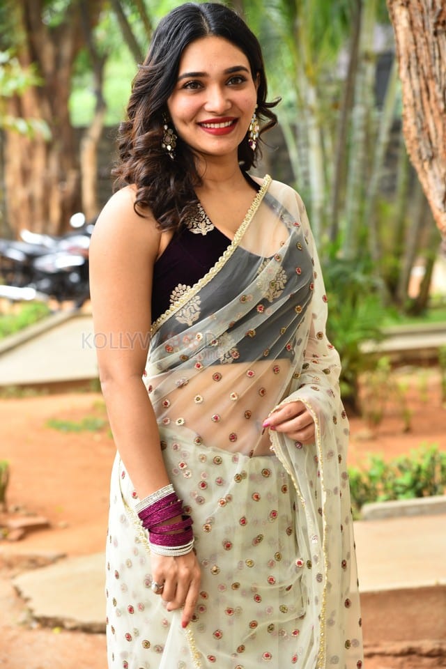 Actress Jenifer Emmanuel at Paramapada Sopanam Movie Press Meet Pictures 57