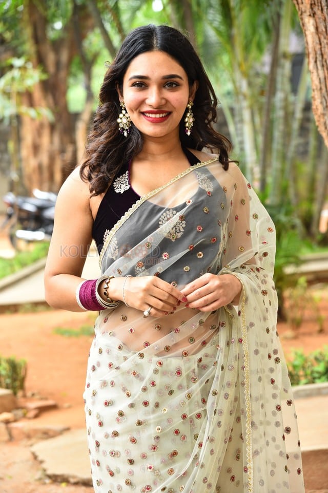 Actress Jenifer Emmanuel at Paramapada Sopanam Movie Press Meet Pictures 61