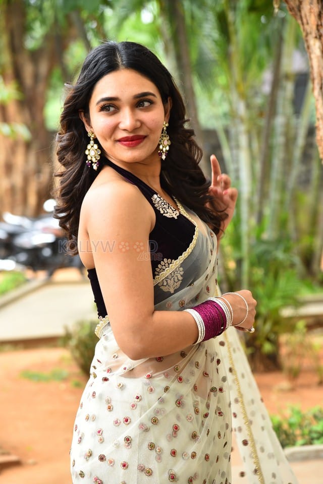 Actress Jenifer Emmanuel at Paramapada Sopanam Movie Press Meet Pictures 63