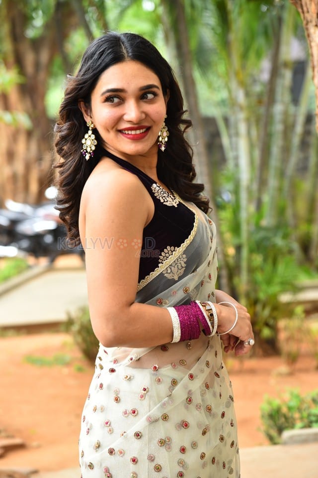 Actress Jenifer Emmanuel at Paramapada Sopanam Movie Press Meet Pictures 64