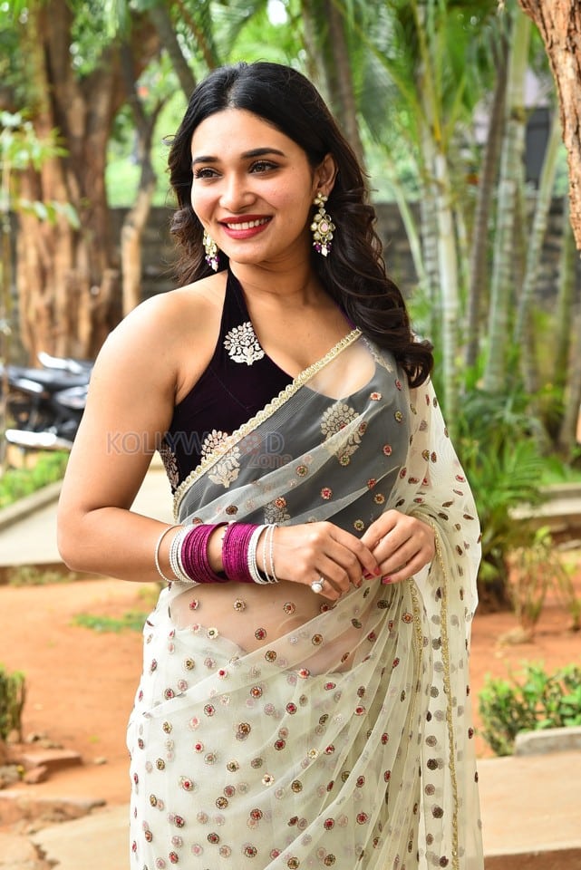 Actress Jenifer Emmanuel at Paramapada Sopanam Movie Press Meet Pictures 66