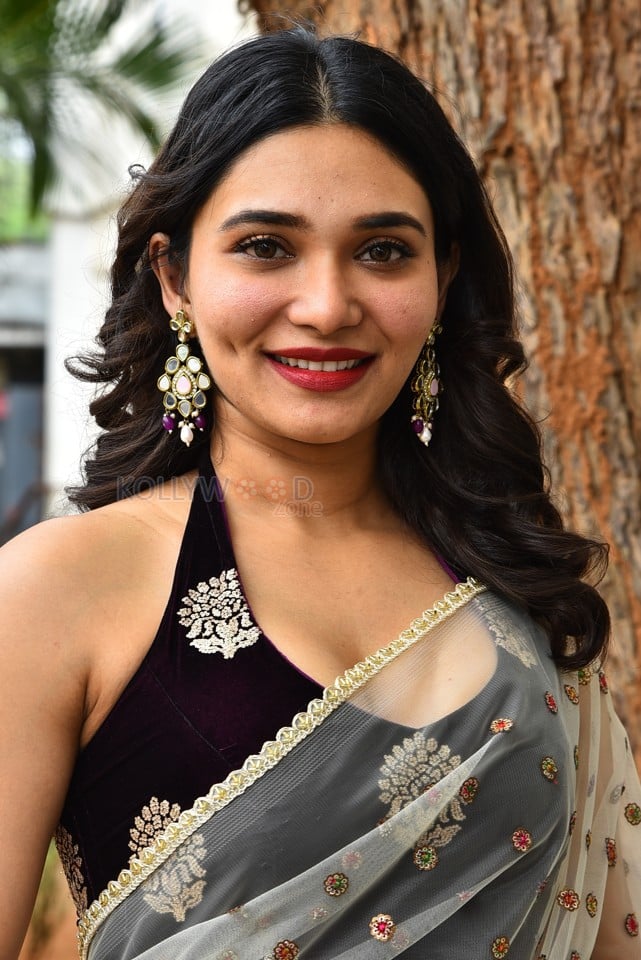Actress Jenifer Emmanuel at Paramapada Sopanam Movie Press Meet Pictures 73