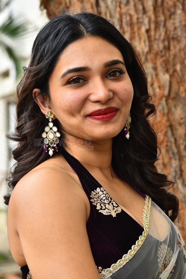 Actress Jenifer Emmanuel at Paramapada Sopanam Movie Press Meet Pictures 75