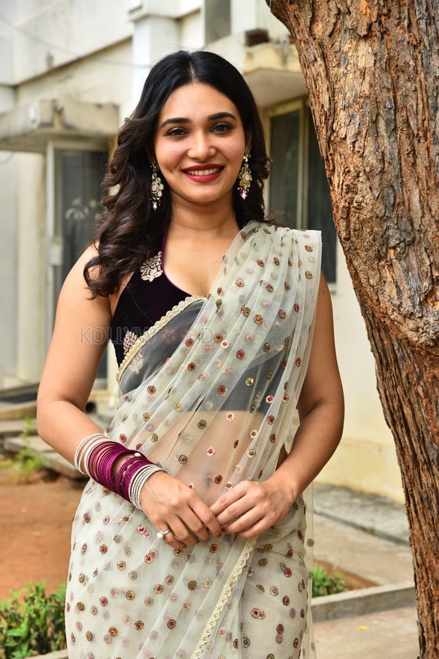 Actress Jenifer Emmanuel at Paramapada Sopanam Movie Press Meet Pictures 82