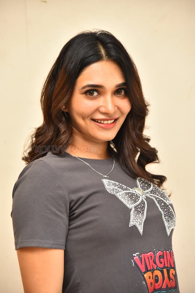 Actress Jenifer Emmanuel at Virgin Boys Dum Diga Dum Song Launch Photos 03