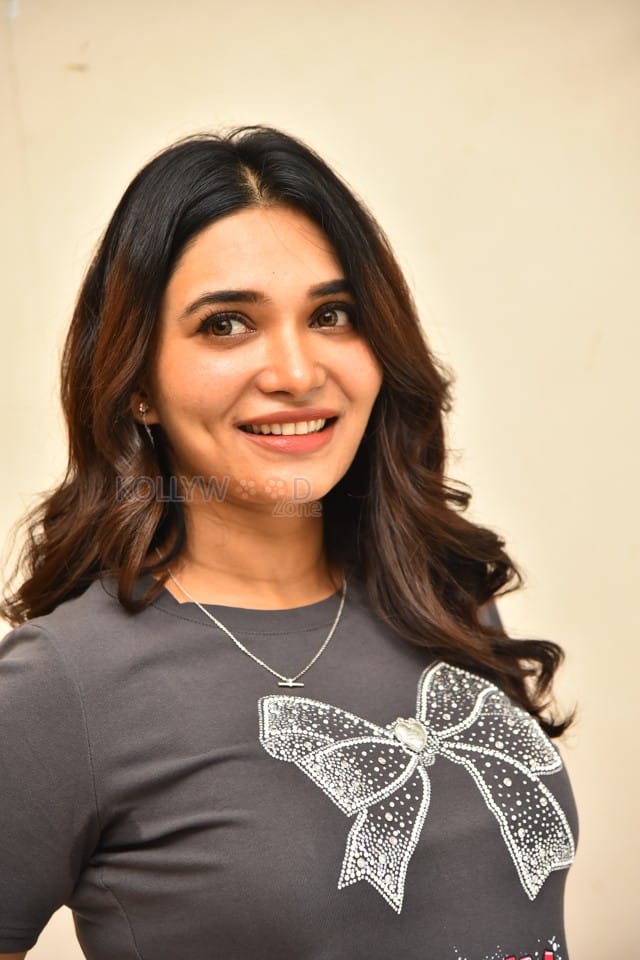 Actress Jenifer Emmanuel at Virgin Boys Dum Diga Dum Song Launch Photos 05