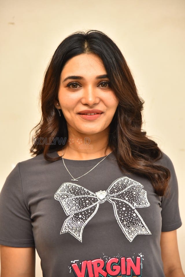 Actress Jenifer Emmanuel at Virgin Boys Dum Diga Dum Song Launch Photos 07