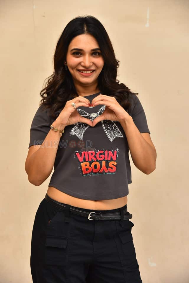 Actress Jenifer Emmanuel at Virgin Boys Dum Diga Dum Song Launch Photos 12