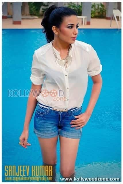 Actress Kavya Shetty Sexy Pictures 25