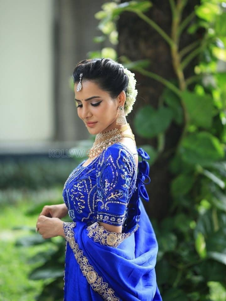 Dazzlng Ashu Reddy in a Royal Blue Lehenga Photos 02