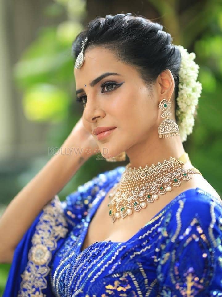 Dazzlng Ashu Reddy in a Royal Blue Lehenga Photos 03