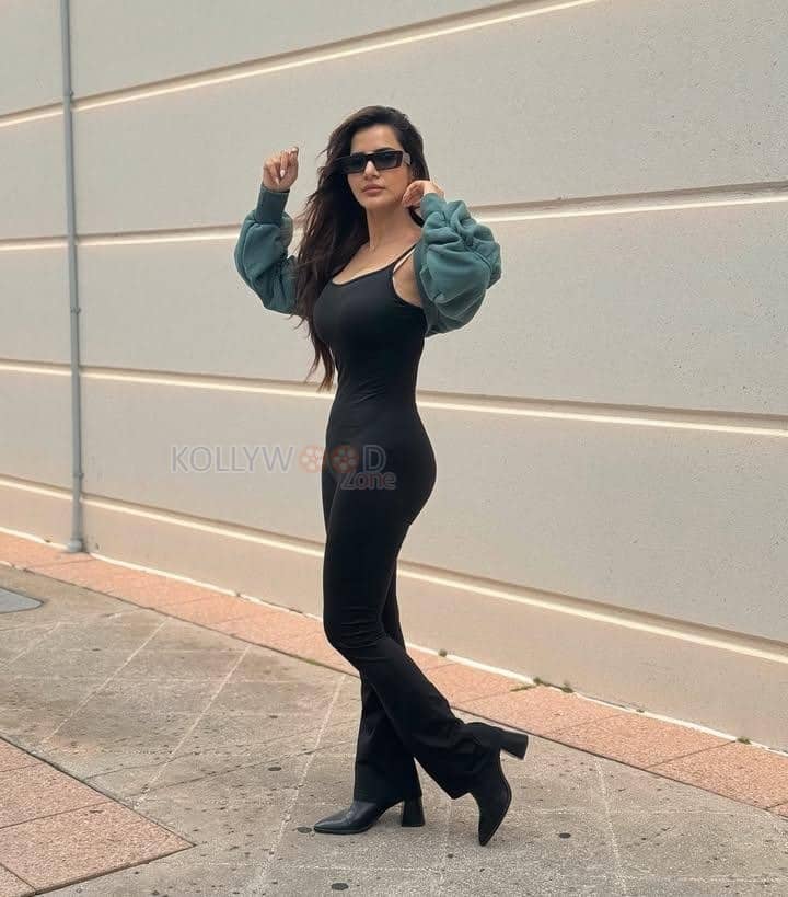 Stylish Ashu Reddy in a Skin Tight Black Dress Photos 03
