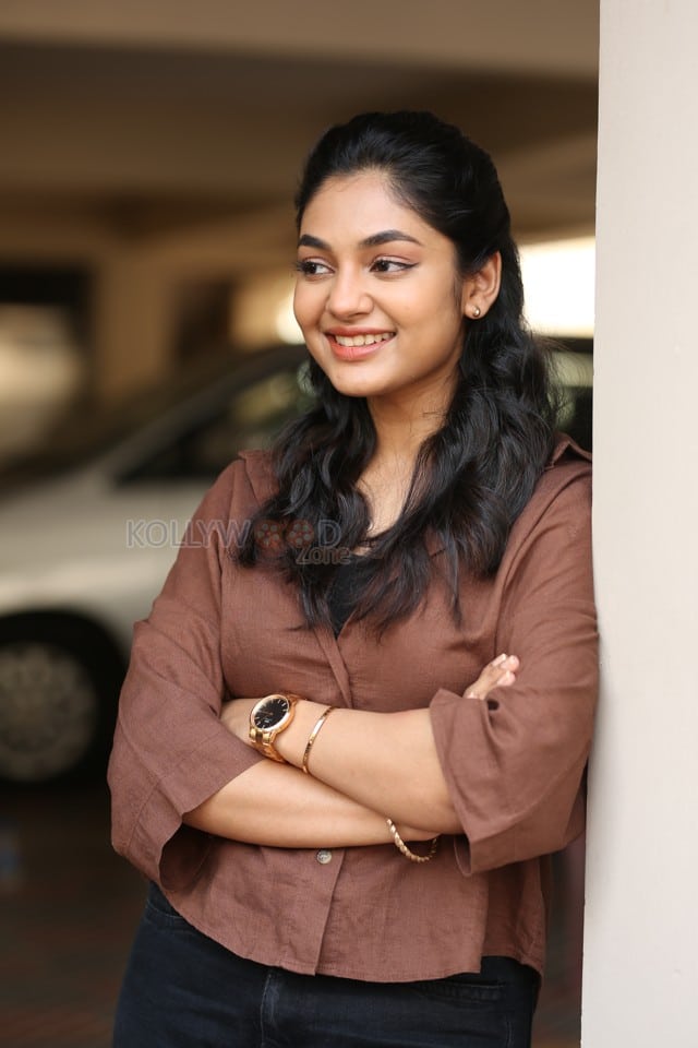 Actress Ivana at Single Movie Interview Photos 01