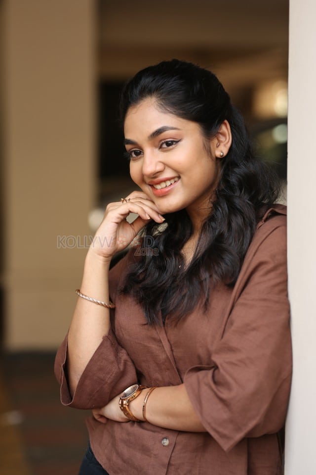 Actress Ivana at Single Movie Interview Photos 02