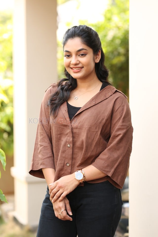 Actress Ivana at Single Movie Interview Photos 05