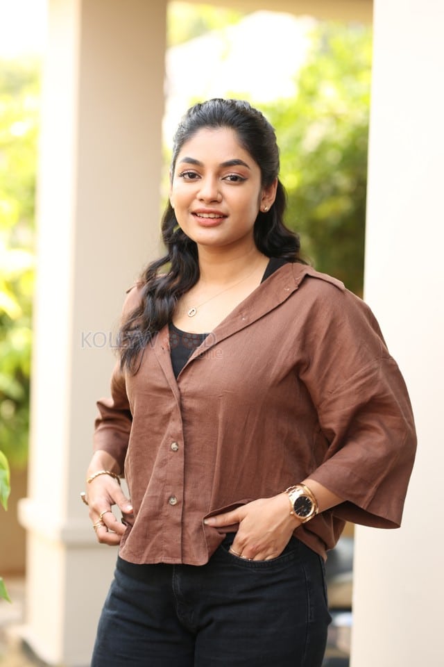 Actress Ivana at Single Movie Interview Photos 06