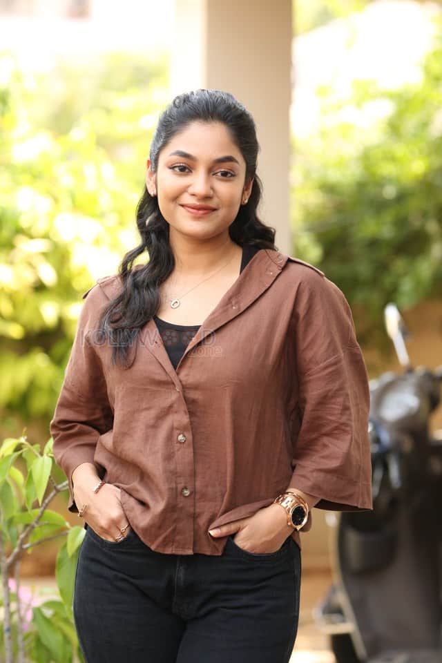Actress Ivana at Single Movie Interview Photos 09