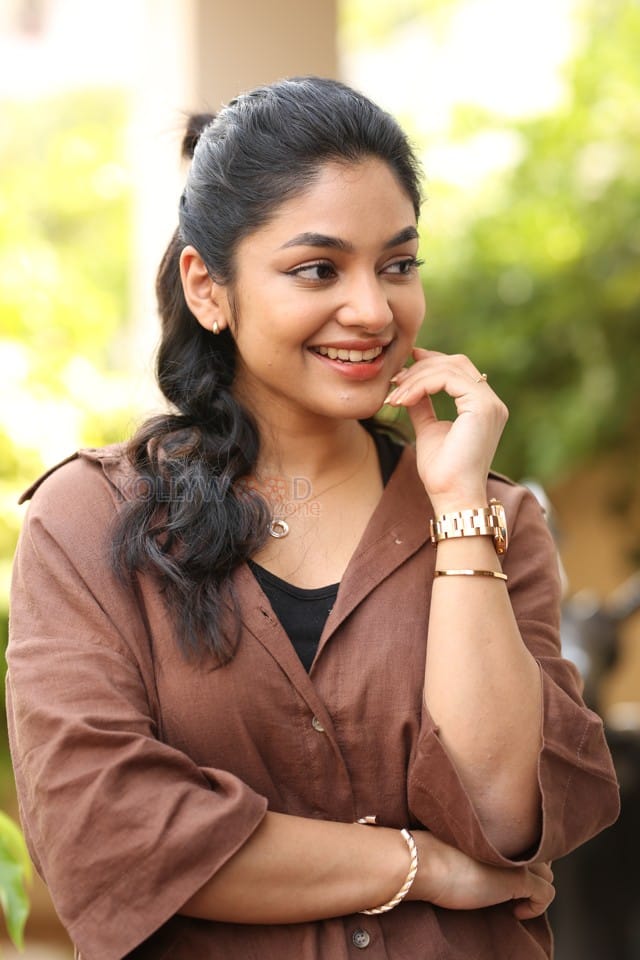 Actress Ivana at Single Movie Interview Photos 14