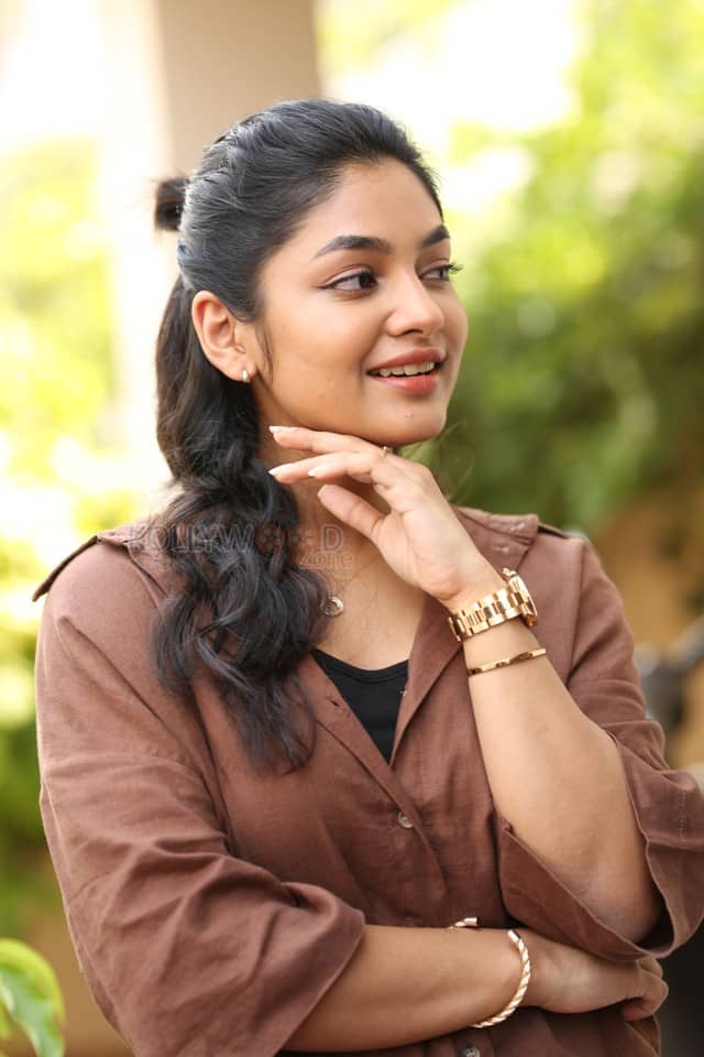 Actress Ivana at Single Movie Interview Photos 15