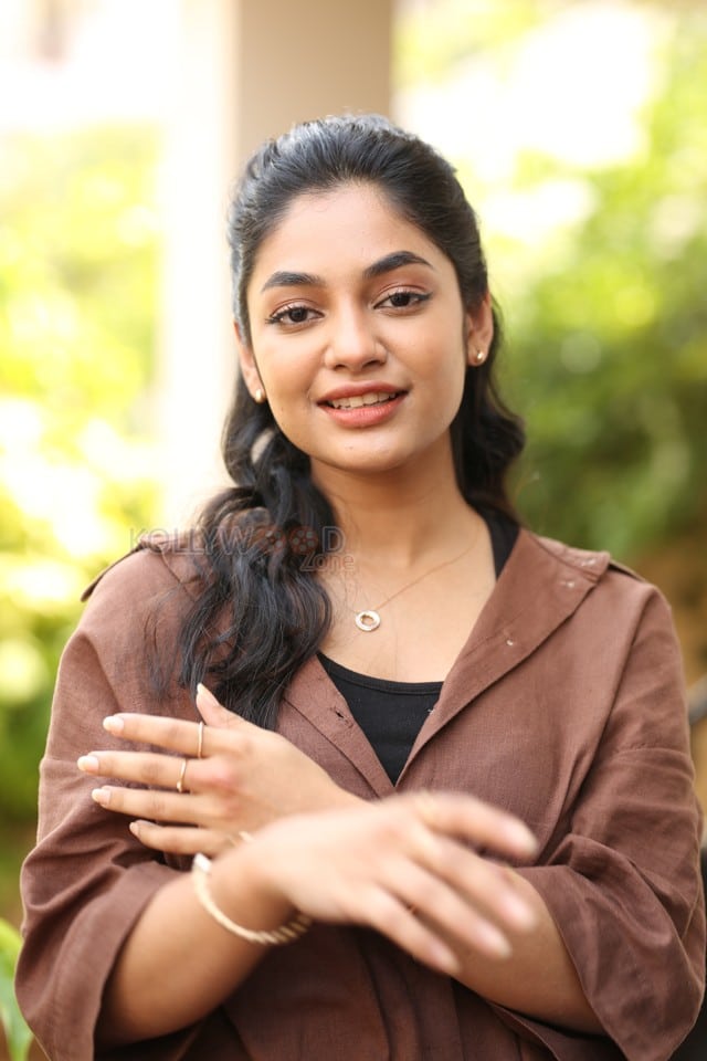 Actress Ivana at Single Movie Interview Photos 16