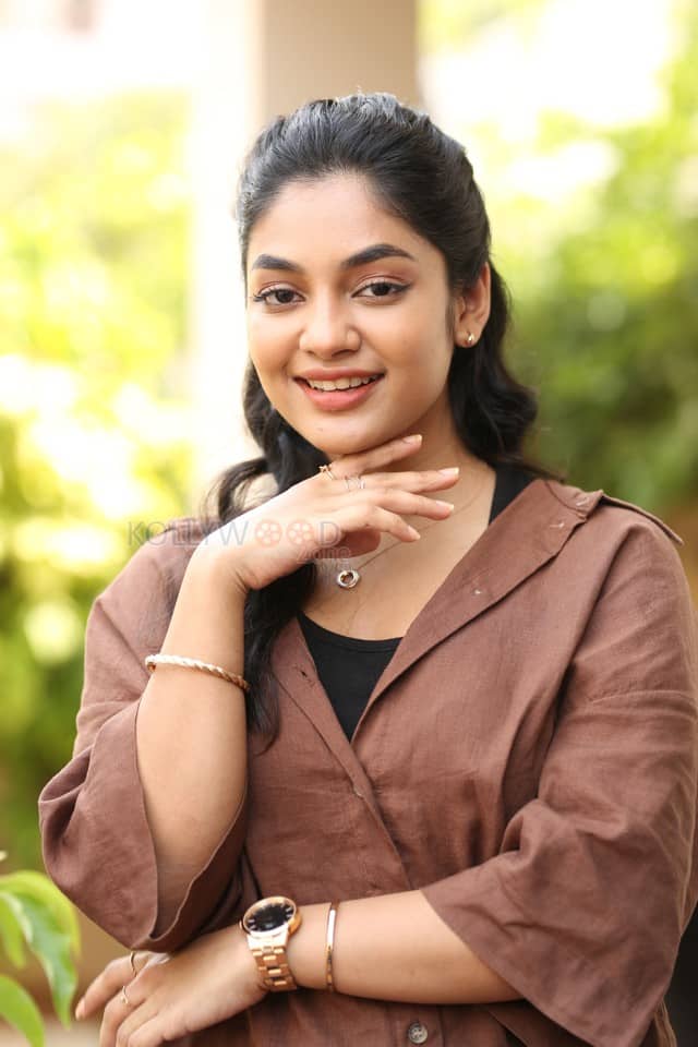 Actress Ivana at Single Movie Interview Photos 18