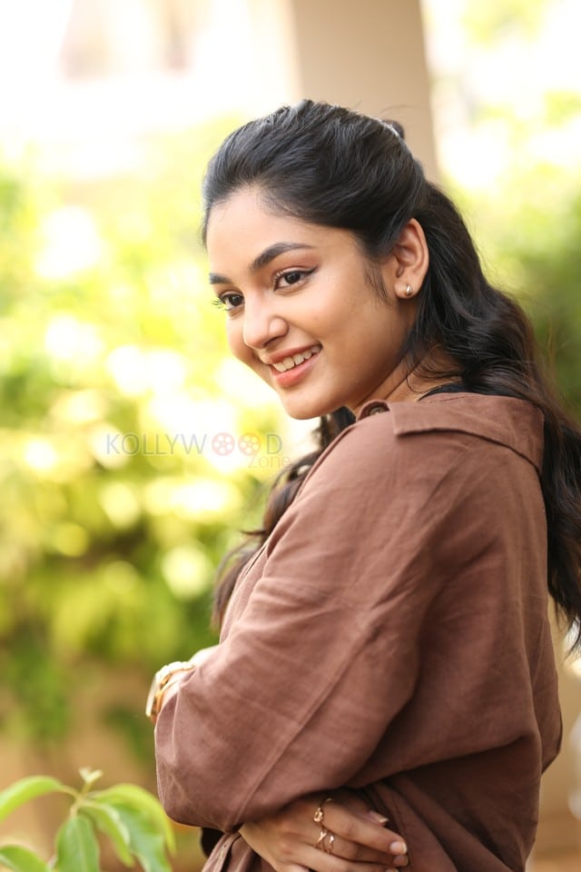 Actress Ivana at Single Movie Interview Photos 19