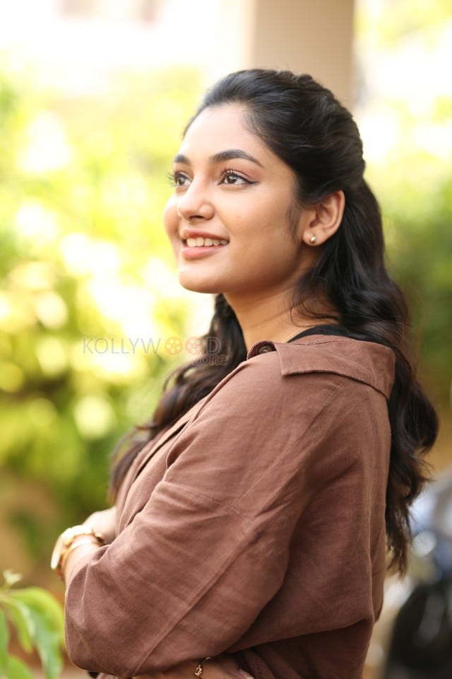 Actress Ivana at Single Movie Interview Photos 20
