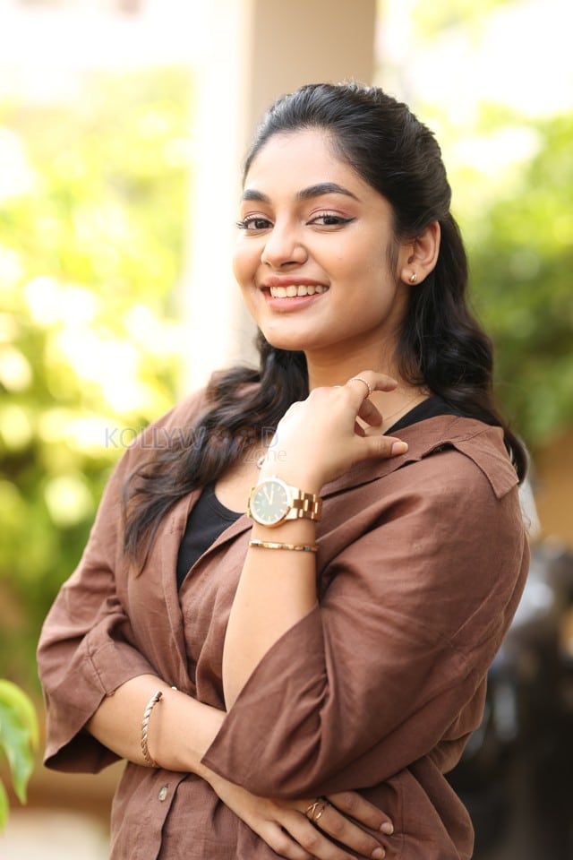 Actress Ivana at Single Movie Interview Photos 24