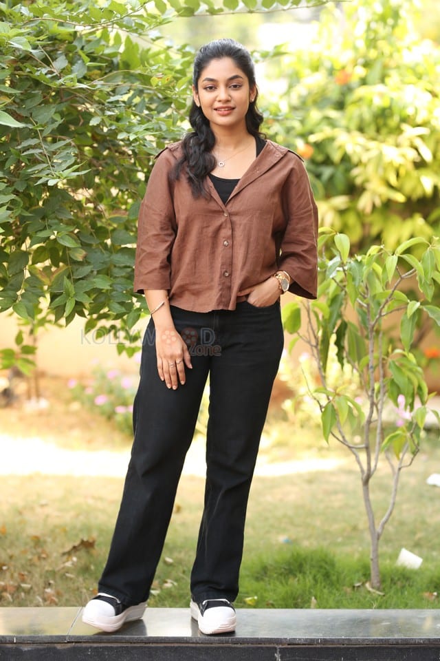 Actress Ivana at Single Movie Interview Photos 32