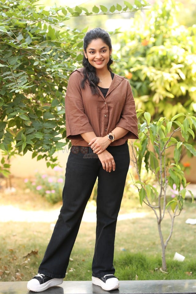 Actress Ivana at Single Movie Interview Photos 36
